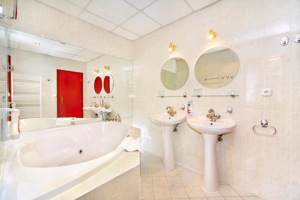Palace Club Špindlerŭv Mlýn Oda fotoğraf