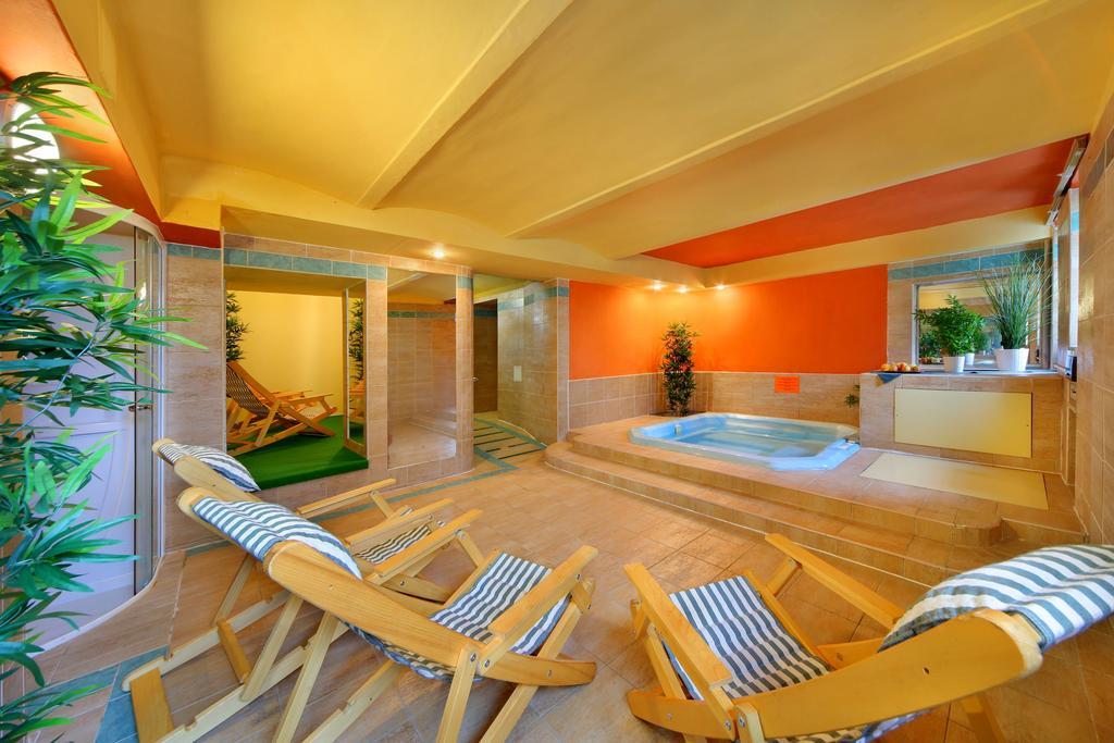 Palace Club Špindlerŭv Mlýn Dış mekan fotoğraf