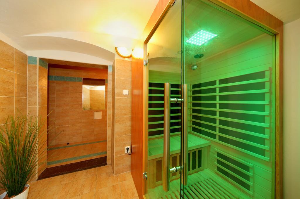 Palace Club Špindlerŭv Mlýn Dış mekan fotoğraf