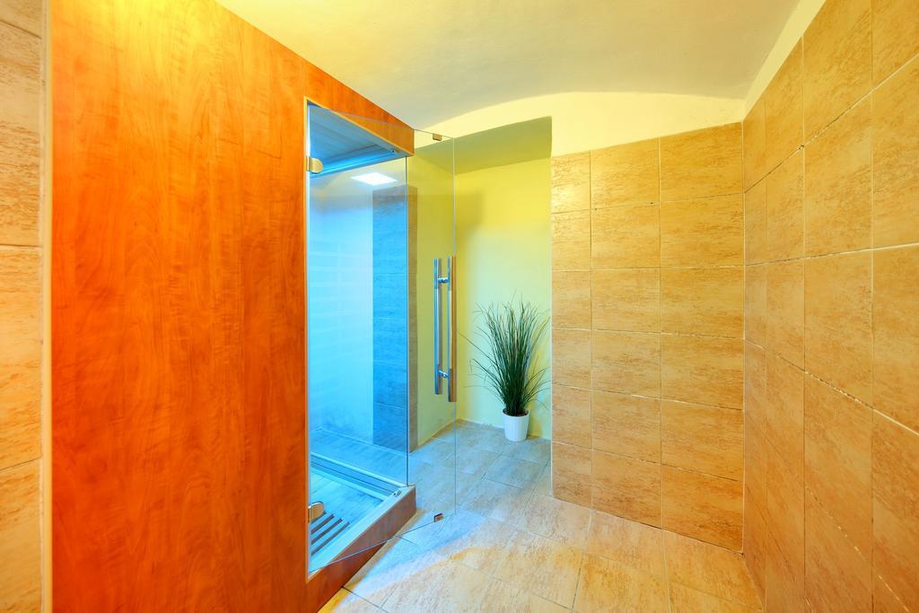 Palace Club Špindlerŭv Mlýn Dış mekan fotoğraf